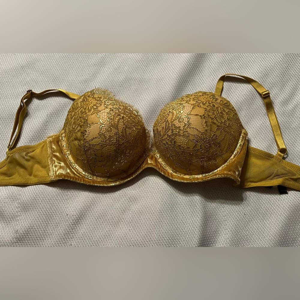 Victoria's Secret VERY SEXY Push-up Bra - 34D